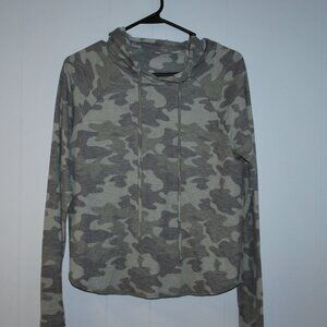 Tresics Camo Lightweight Hoodie Shirt Medium